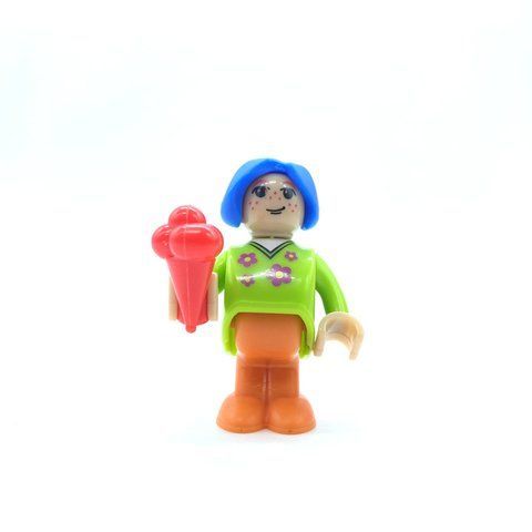 👨&zwj;👩&zwj;👧&zwj;👦 Коллекционная фигурка &laquo;Девочка с мороженым&raquo; PlayTive Junior НФ-00015429 фото